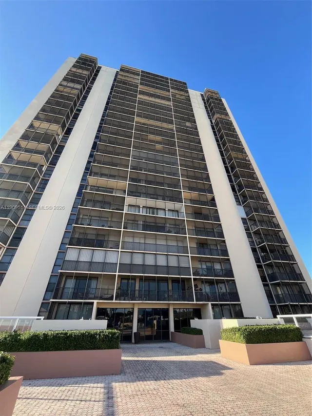 1-bedroom home at 20301 W Country Club Drive #625, Aventura