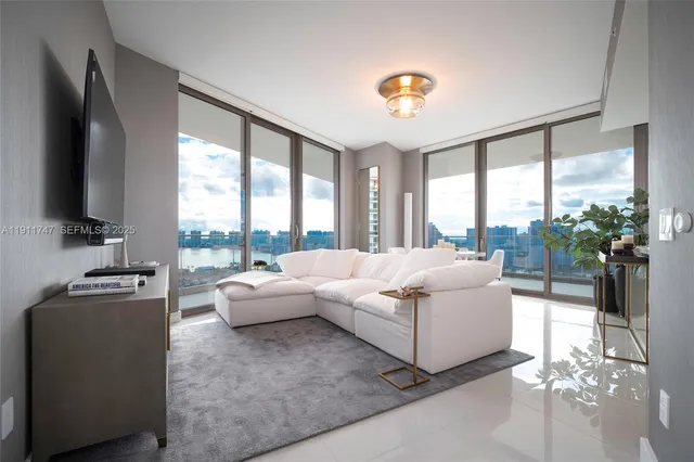 2-bedroom home at 18975 Collins Avenue #1705, Sunny Isles Beach