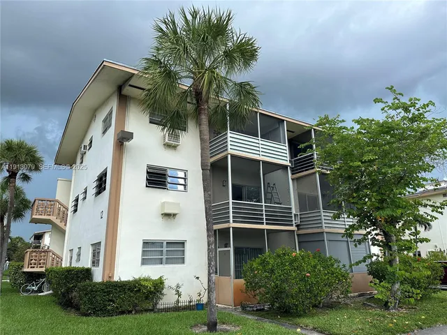 1-bedroom home at 16790 NE 14th Avenue #202, Miami