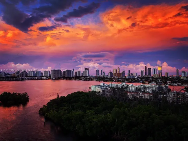 2-bedroom home at 16385 Biscayne Boulevard #3003, North Miami Beach