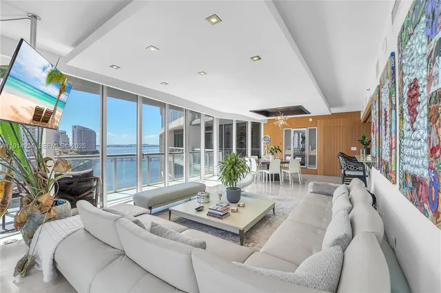 3-bedroom home at 465 Brickell Avenue #1001, Miami