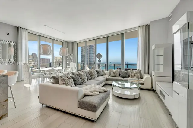 3-bedroom home at 1300 S Miami Avenue #PH5001, Miami