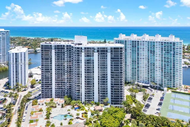 2-bedroom home at 20281 E Country Club Drive #1009, Aventura