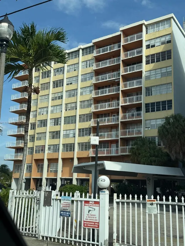 1-bedroom home at 2025 NE 164th Street #605, North Miami Beach