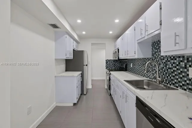 2-bedroom home at 4174 Inverrary Drive #902, Lauderhill
