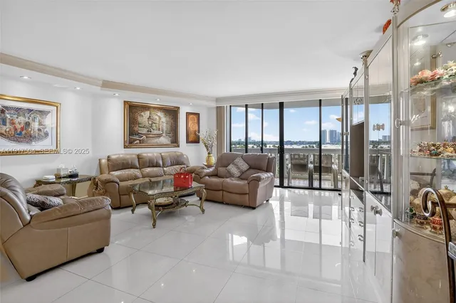3-bedroom home at 1000 Island Boulevard #602, Aventura