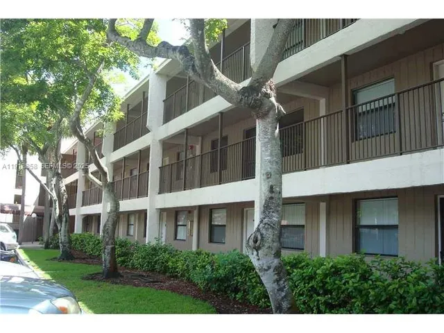 3-bedroom home at 8715 Shadow Wood Boulevard #211, Coral Springs