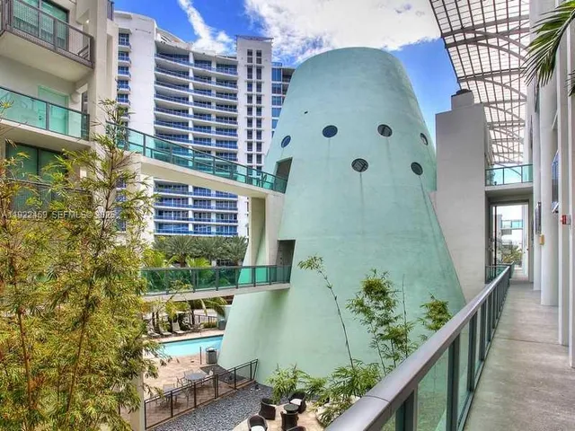 1-bedroom home at 6000 Collins Avenue #521, Miami Beach