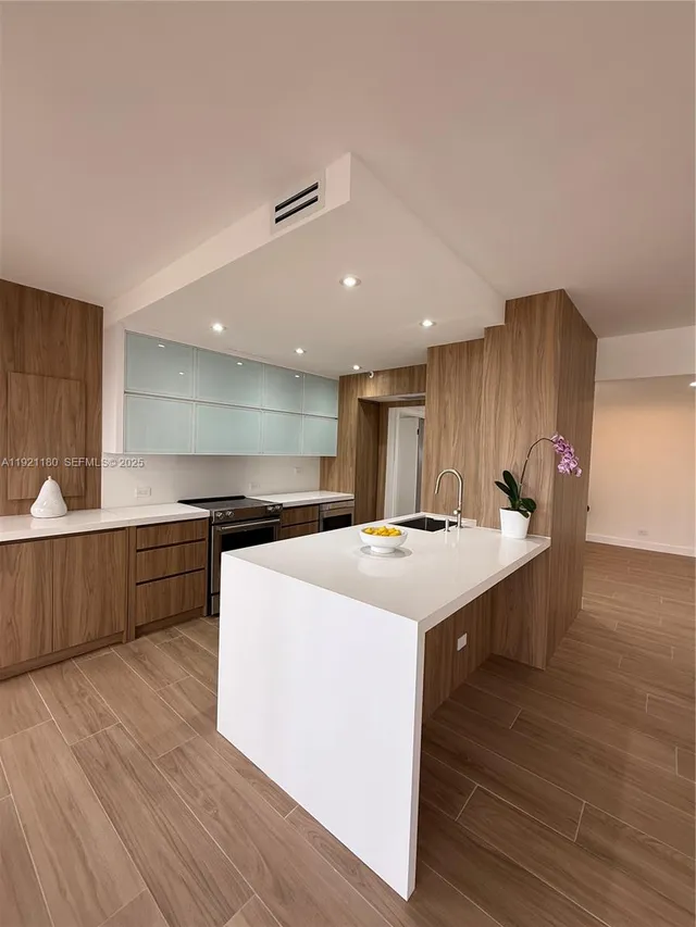 2-bedroom home at 20191 E Country Club Drive #504, Aventura