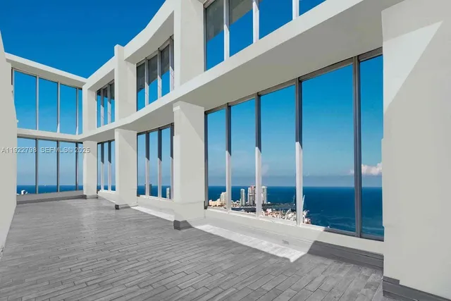 5-bedroom home at 465 Brickell Avenue #5701, Miami