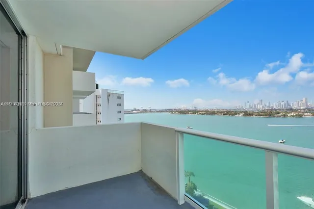 1-bedroom home at 1200 W Ave 1503 #1503, Miami Beach