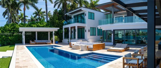 6-bedroom home at 327 E Rivo Alto Drive, Miami Beach