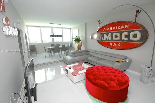 1-bedroom home at 800 W Ave Ph27 #PH27, Miami Beach