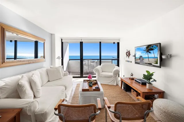 1-bedroom home at 2555 Collins Avenue #805, Miami Beach