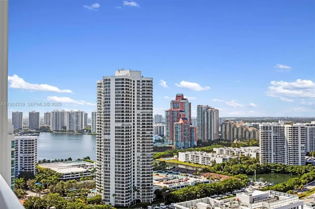 2-bedroom home at 19500 Turnberry Way #26C, Aventura