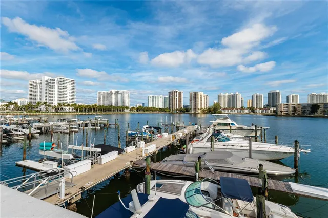 2-bedroom home at 18011 Biscayne Boulevard #1501, Aventura