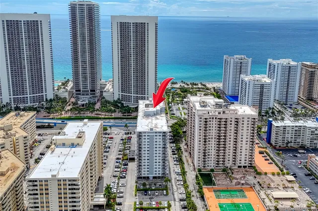 1-bedroom home at 1849 S Ocean Drive #1405, Hallandale Beach