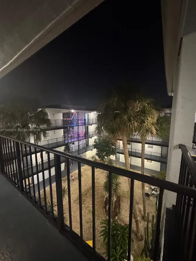 2-bedroom home at 2800 Someset Drive #404, Lauderdale Lakes