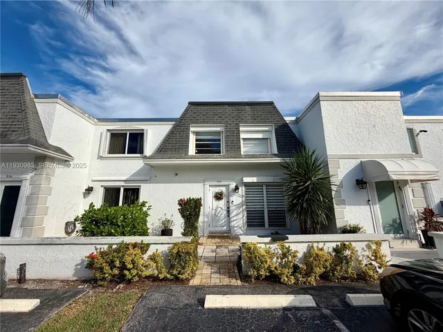 3-bedroom home at 934 NE 27th Avenue, Hallandale Beach