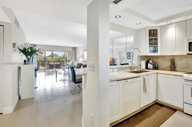 2-bedroom home at 3930 Inverrary Boulevard #405-D, Lauderhill