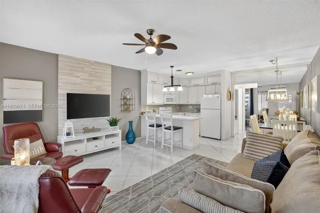 1-bedroom home at 800 SW 10th Terrace #4T, Hallandale Beach