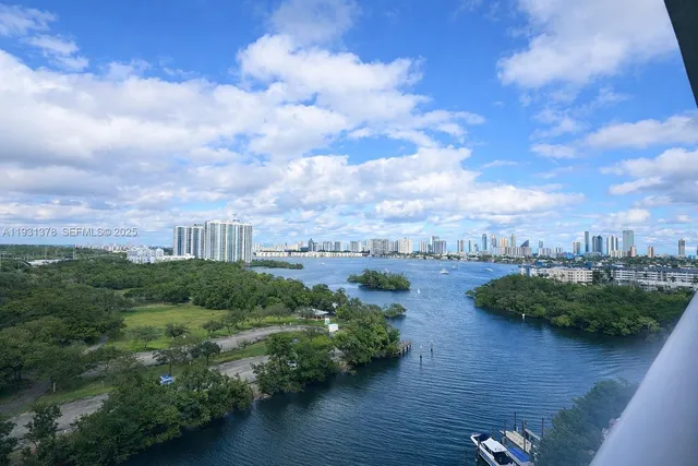 1-bedroom home at 16385 Biscayne Boulevard #1102, North Miami Beach
