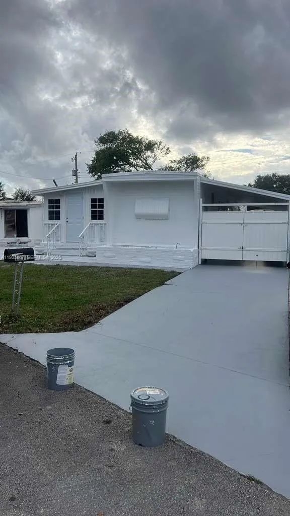 2-bedroom home at 1911 SW 87th Avenue, Davie