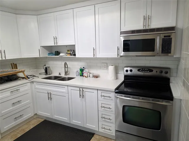2-bedroom home at 1811 Jefferson Street #501, Hollywood