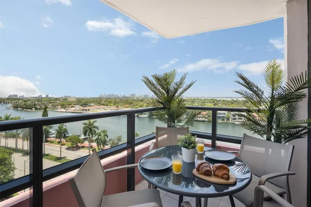 4-bedroom home at 5225 Collins Avenue #1221, Miami Beach