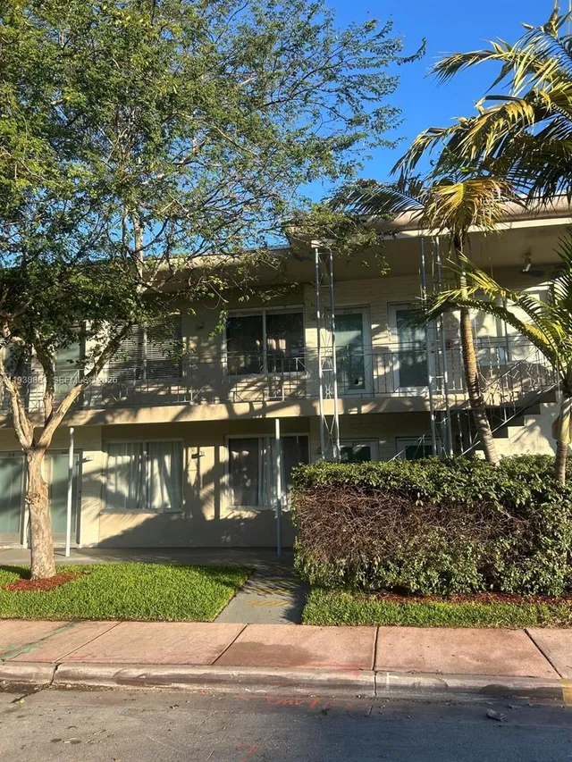 1-bedroom home at 801 15th Street #202, Miami Beach