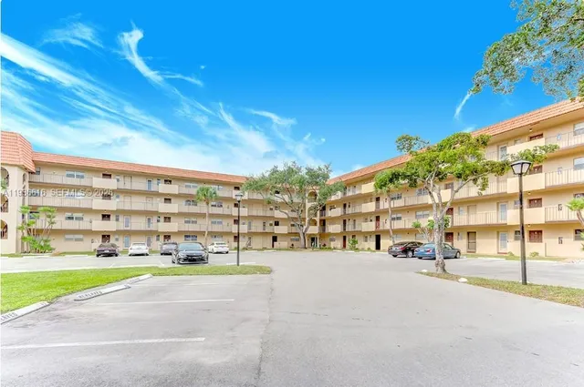 2-bedroom home at 6301 N Falls Cir Drive #313, Lauderhill