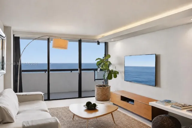 1-bedroom home at 2555 Collins Avenue #2105, Miami Beach