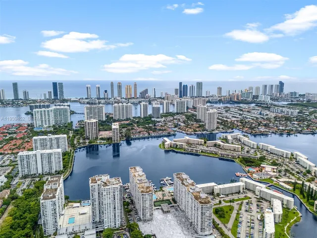 2-bedroom home at 18021 Biscayne Boulevard #304, Aventura