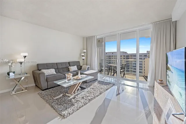 1-bedroom home at 5601 Collins Avenue #1618, Miami Beach
