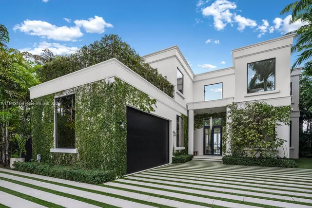 8-bedroom home at 33 E Dilido Drive, Miami Beach