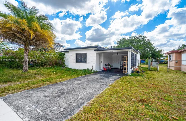 3-bedroom home at 5844 Garfield Street, Hollywood