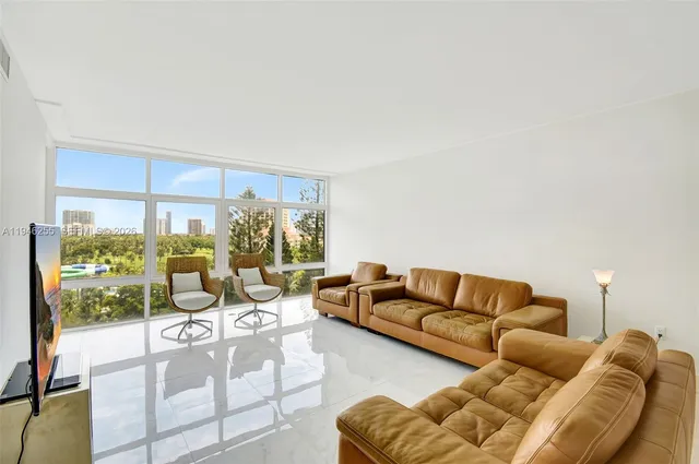 2-bedroom home at 20100 W Country Club Drive #1005, Aventura