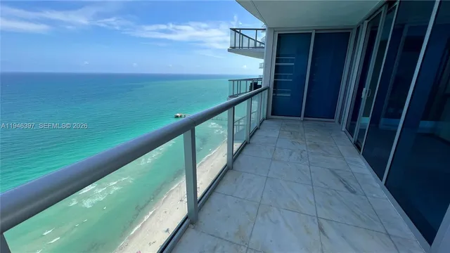 4-bedroom home at 17001 Collins Avenue #3808, Sunny Isles Beach