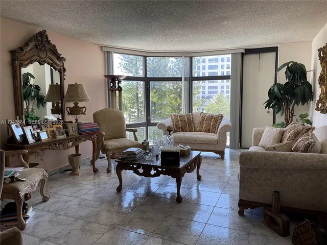 2-bedroom home at 20100 W Country Club Drive #507, Aventura