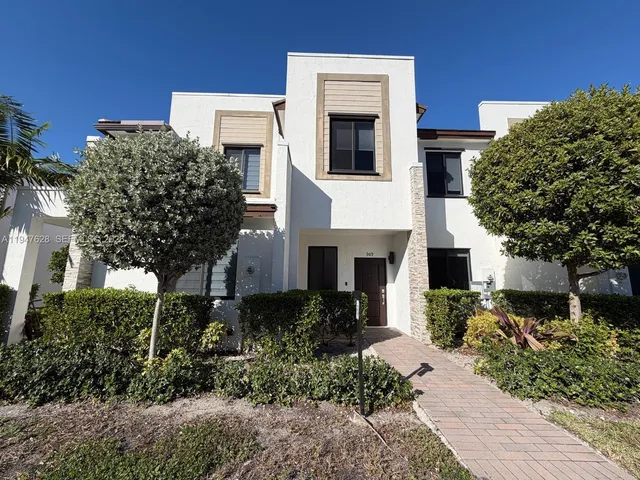 3-bedroom home at 909 NE 211th Street, Miami