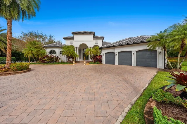 4-bedroom home at 12401 N Stonebrook Circle, Davie