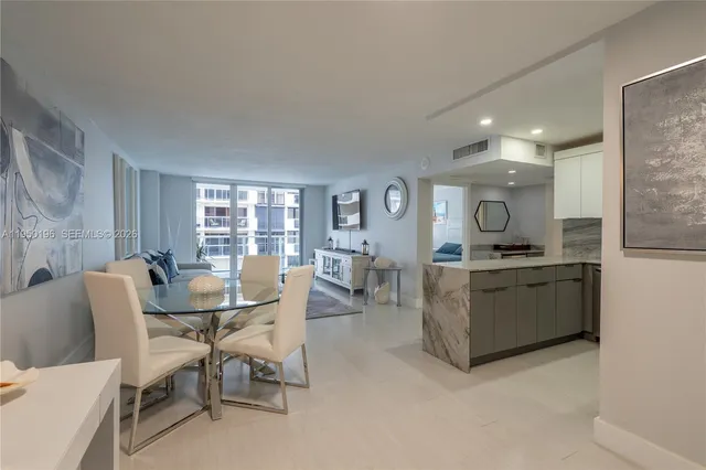 2-bedroom home at 5701 Collins Avenue #1417, Miami Beach