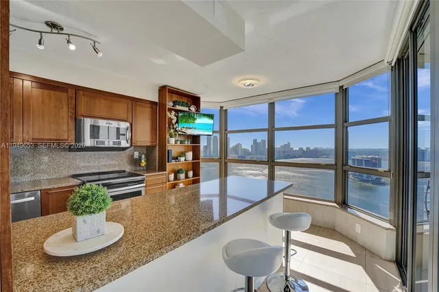 3-bedroom home at 3500 Mystic Pointe Drive #3601, Aventura