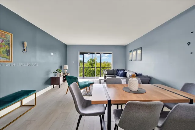 2-bedroom home at 950 Hillcrest Dr 414 #414, Hollywood
