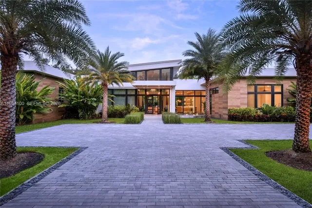 5-bedroom home at 11050 SW 69th Avenue, Pinecrest