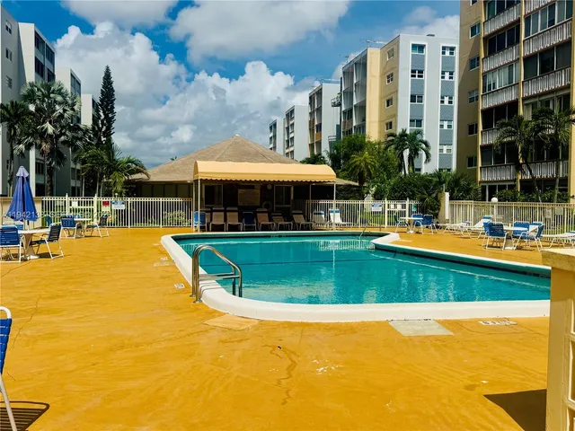 2-bedroom home at 420 NE 12th Avenue #502, Hallandale Beach