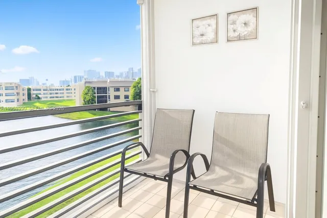 2-bedroom home at 10405 Sunrise Lakes Boulevard #311, Sunrise