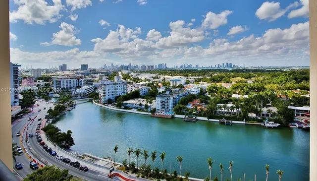 1-bedroom home at 2555 Collins Avenue #1804, Miami Beach