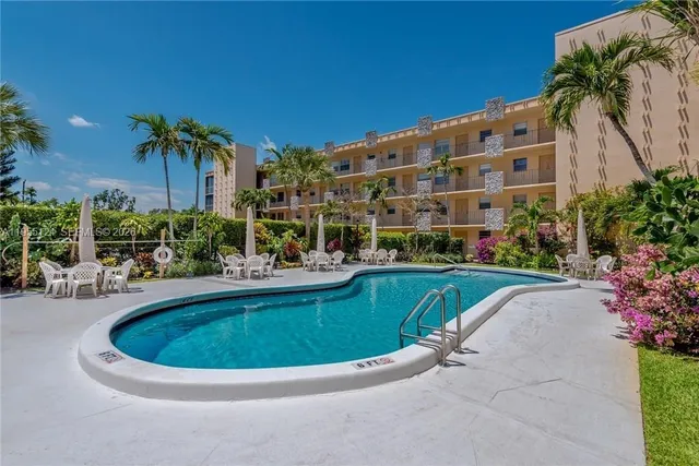 1-bedroom home at 2145 Pierce Street #326, Hollywood