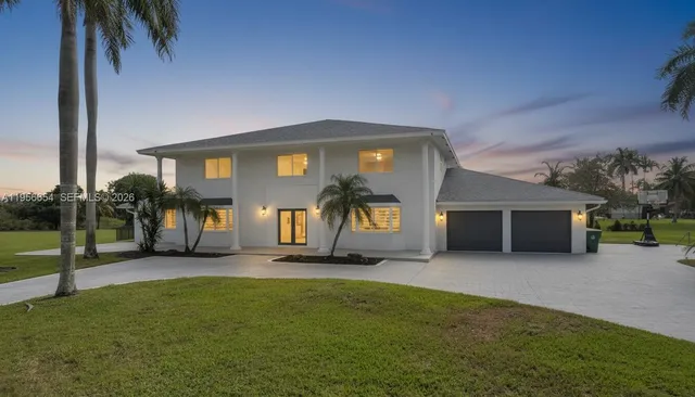 6-bedroom home at 11824 SW 43rd Court, Davie